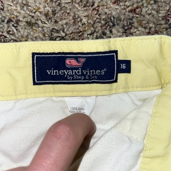 Boys/Kids Vineyard Vines Light Yellow Khaki Shorts Size 16 - Picture 2 of 9